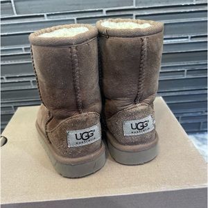 Toddler UGGS size 7T